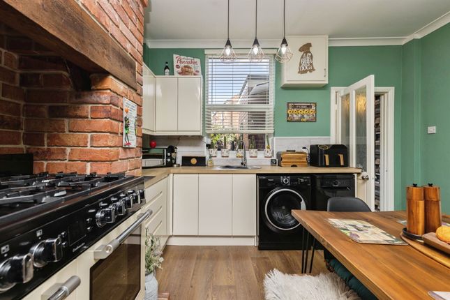 2, Greenside, Wakefield photo 3