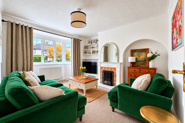 Balmoral Crescent, West Molesey photo 4