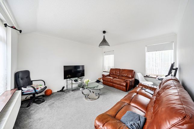 Westminster Gardens, Dunstable photo 2