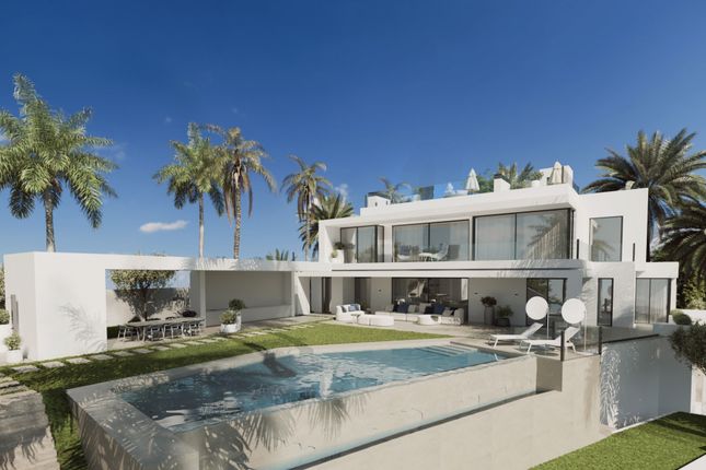 Thumbnail Villa for sale in Cascada De Camojan, Marbella, Malaga, Spain