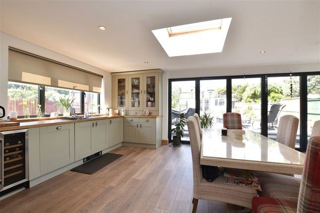 Grosvenor Drive, Hornchurch photo 2