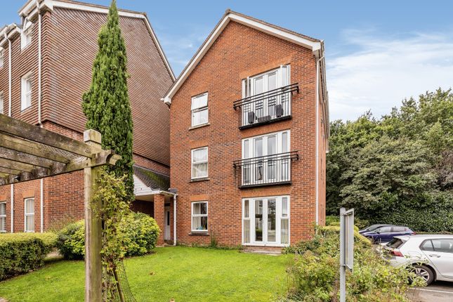 Thumbnail Flat for sale in Birch Meadow Close, Warwick, Warwickshire