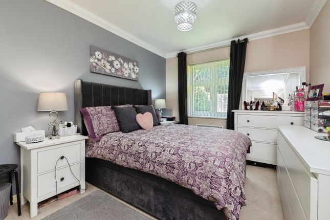 Flat 9/The Sycamores, 102 Brighton Road, Coulsdon photo 3