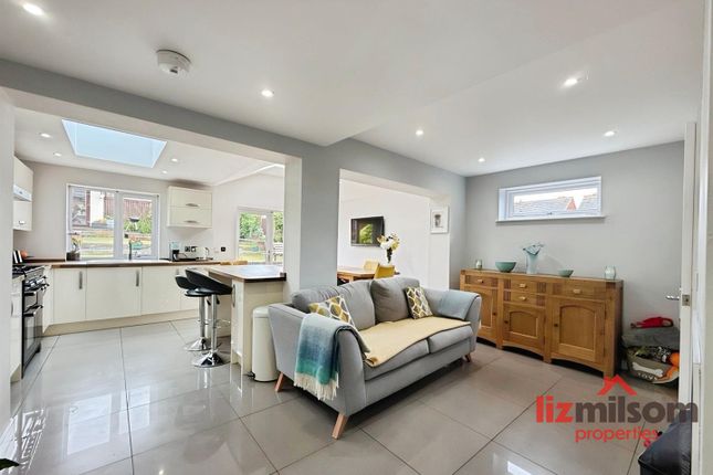 10, Queens Drive, Swadlincote photo 2