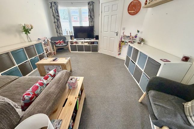 14, Lapwing Close, Yeovil photo 3