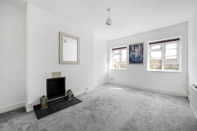 Flat 18, Halliwell Court, Barry Road, London photo 2