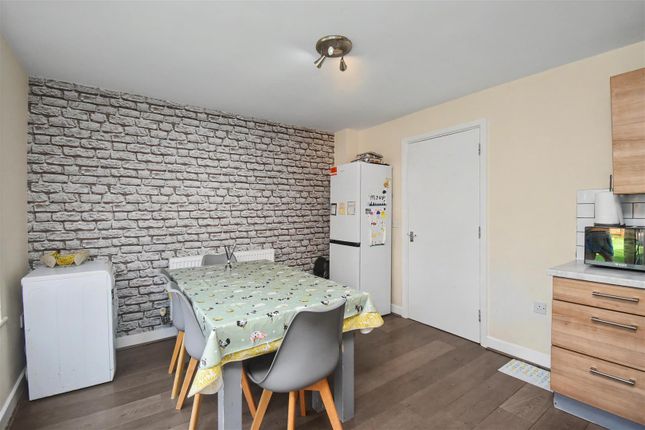 86, Conyger Close, Corby photo 4
