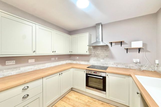 24 Tully Close, Bourne photo 4