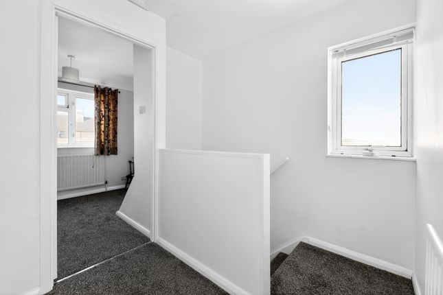16, Montford Road, Sunbury-on-thames photo 3