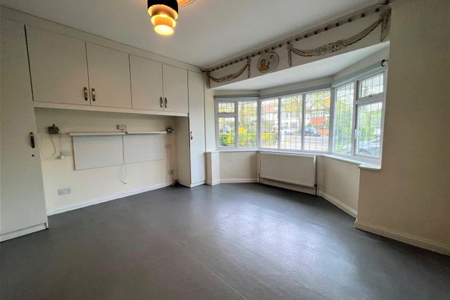 Detached house to rent in Chalkwell Avenue, Westcliff-On-Sea