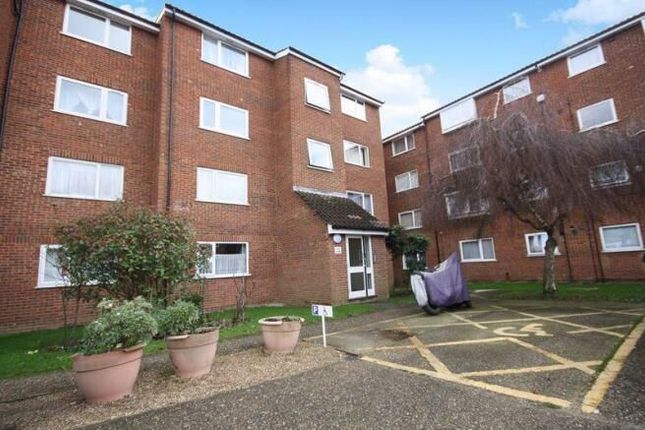 Flat to rent in Makepeace Road, Northolt