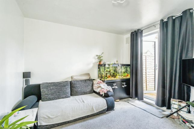 19, Highfield Gardens, Bognor Regis photo 3
