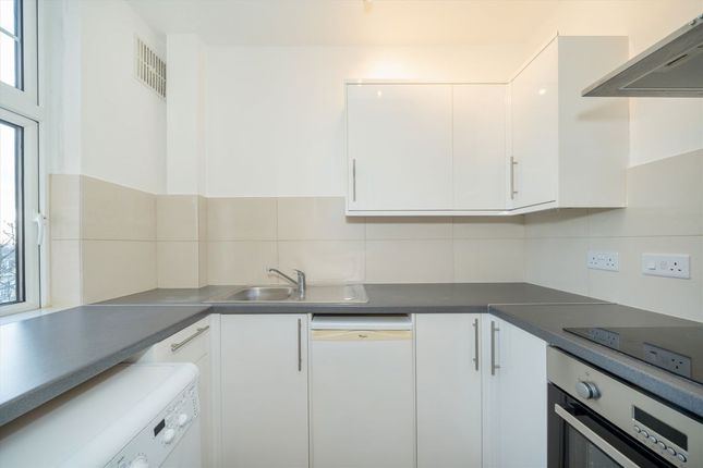 Flat 82, Gilling Court, Belsize Grove, London photo 3