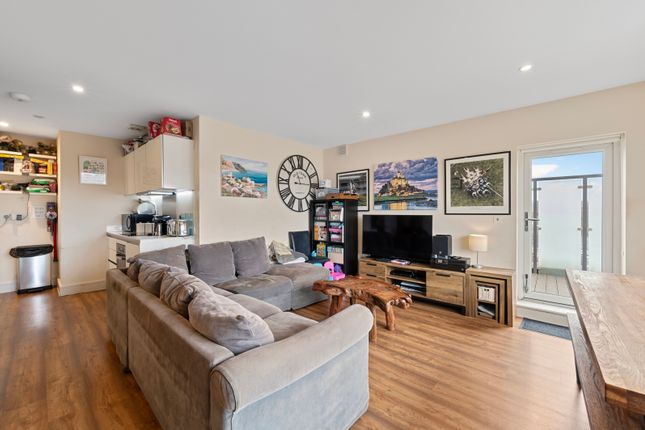 2-bed flat on Flat 9, Randall House 1A,, Sandringham Avenue, Wimbledon, £525,000