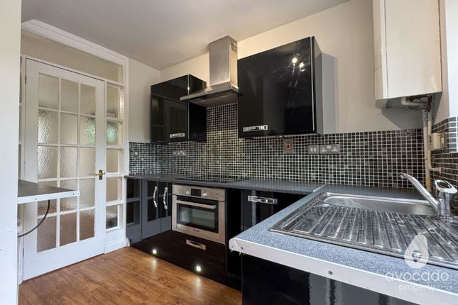 2 Nideggen Close, Thatcham, Berkshire photo 3