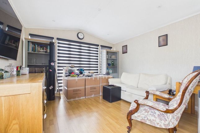 70a,31 Beach Park, Brighton Road, Lancing photo 4