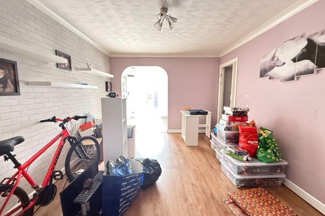 53, Castle Hill View, Heckmondwike photo 2
