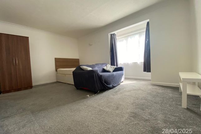 16 Keswick Court, Stoke Road, Slough photo 2