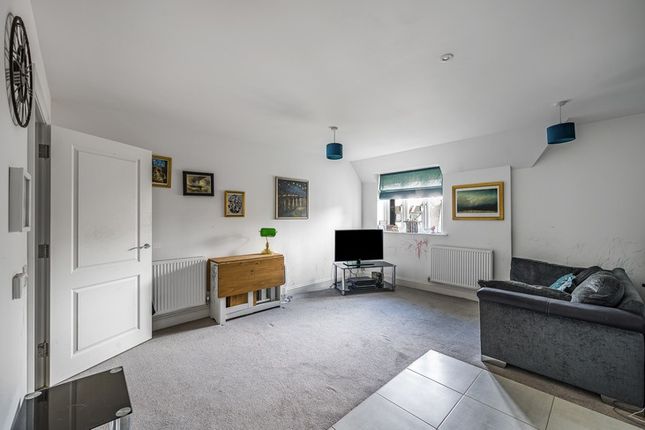 Flat for sale in Kidwell Place, Cobham, Surrey