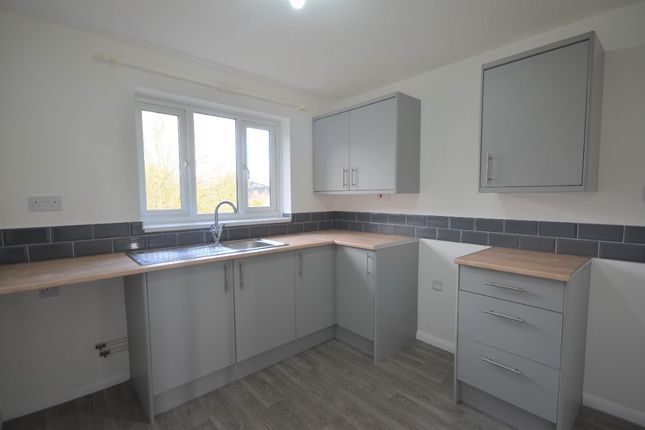 Flat to rent in Tunwell Mews, Corby