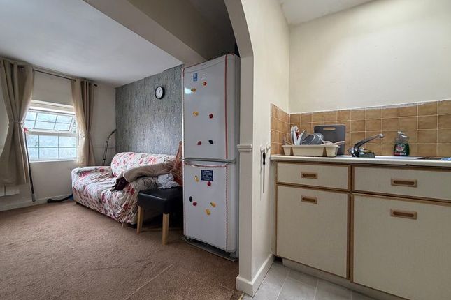 16 Waynes Court, John Street, Luton photo 5