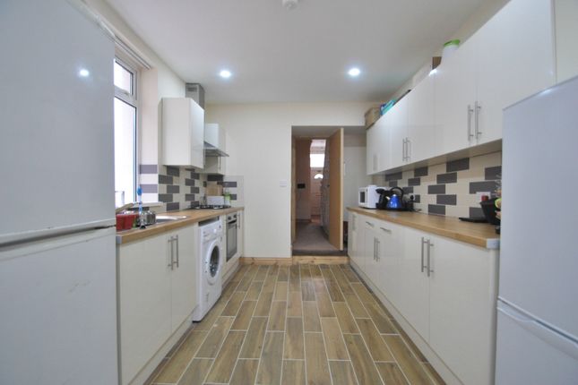 5-bed terraced on Llantwit Stret, Cardiff, £2,875/mo