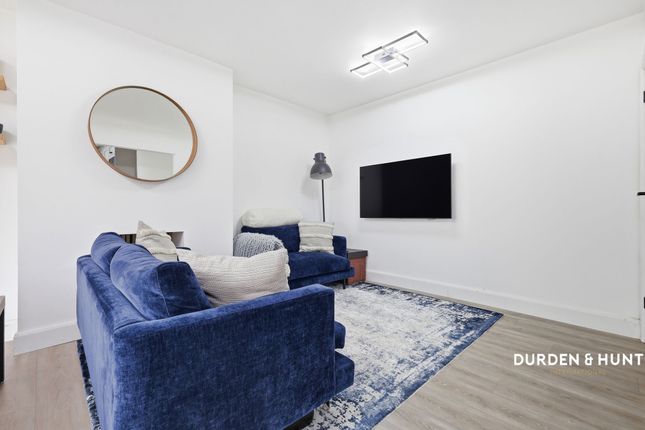 4 Algers Mead, Loughton photo 2