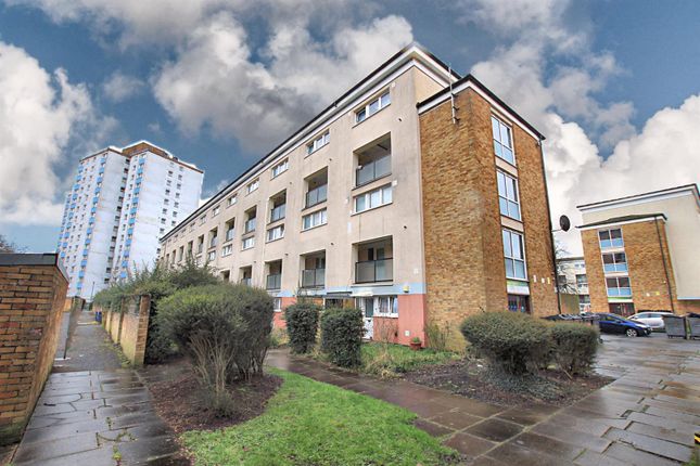 Thumbnail Flat for sale in Edgar Road, Hounslow