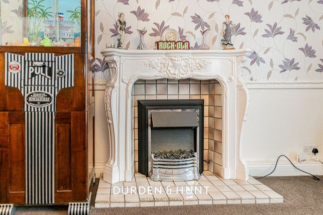 227 Fencepiece Road, Chigwell photo 4