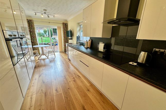 19, Hazel Avenue, Hampshire photo 2