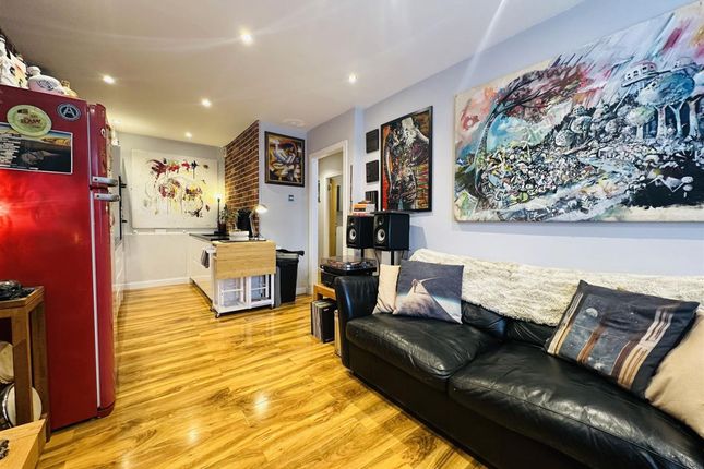 Flat 7, Avonmead House 40-48 Stokes Croft, Bristol photo 2