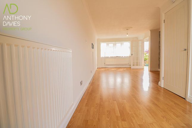 Terraced house to rent in Tunfield Road, Hoddesdon