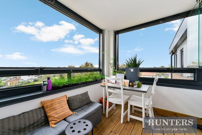 2-bed flat on 5217-529 Staines Road, Hounslow, £325,000