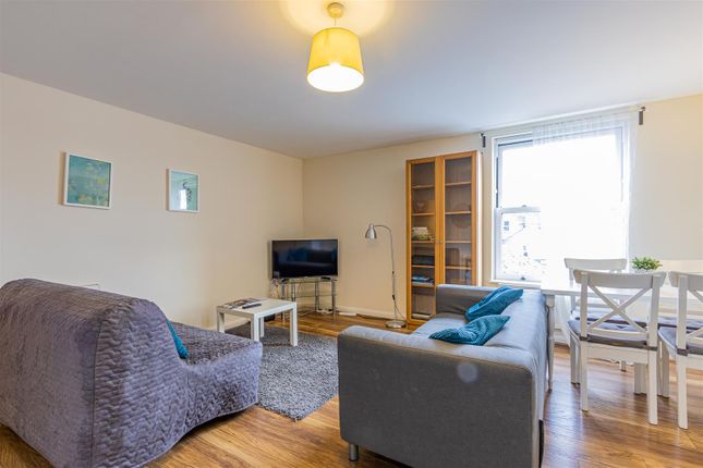Flat to rent in Cathedral Road, Pontcanna, Cardiff