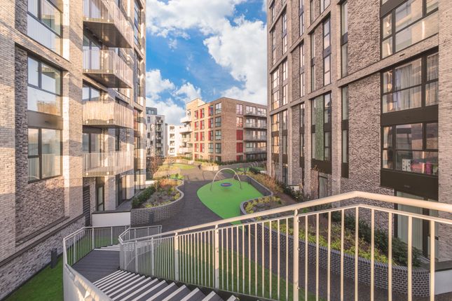 Flat to rent in Centurion Tower, 5 Caxton Street North, Canning Town, London