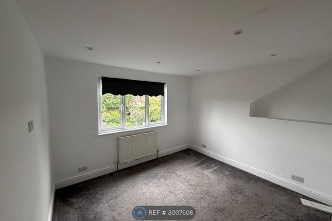 Castleton Avenue, Barnehurst, Kent photo 5
