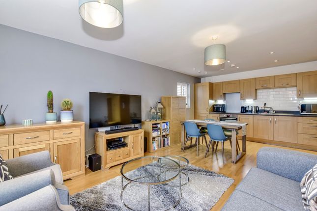 106 Bateson Drive, Watford photo 4