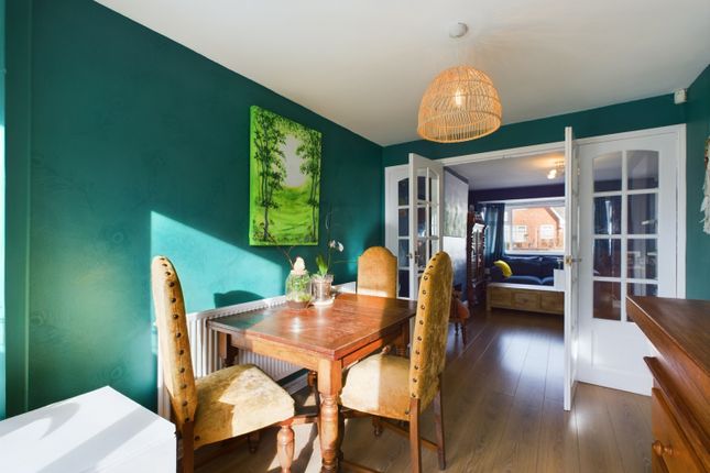 Cam02386G0-Pr0113-Still040