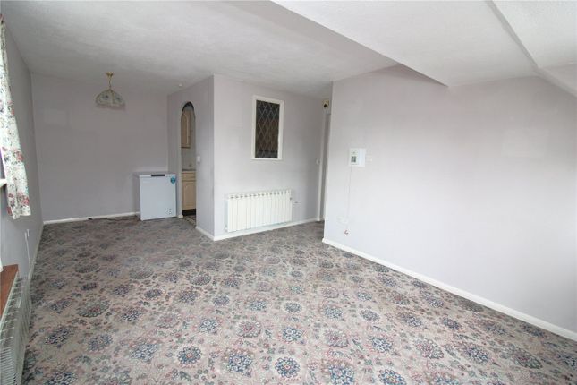 Flat 48, Cedar Court,, Bath Lane, Hampshire photo 2