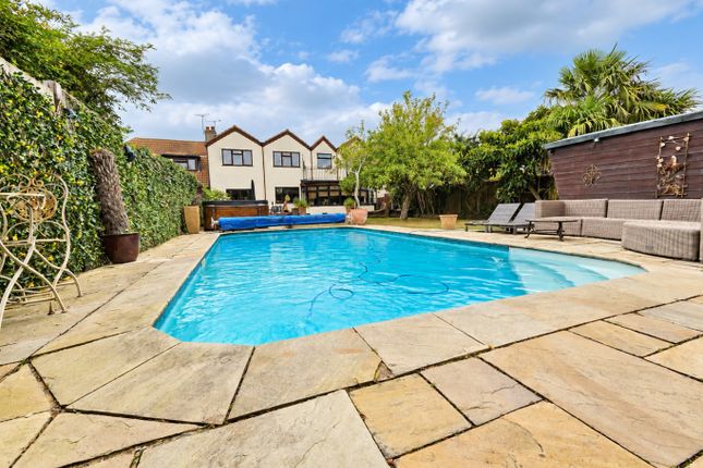 12 Limburg Road, Canvey Island, Essex photo 2