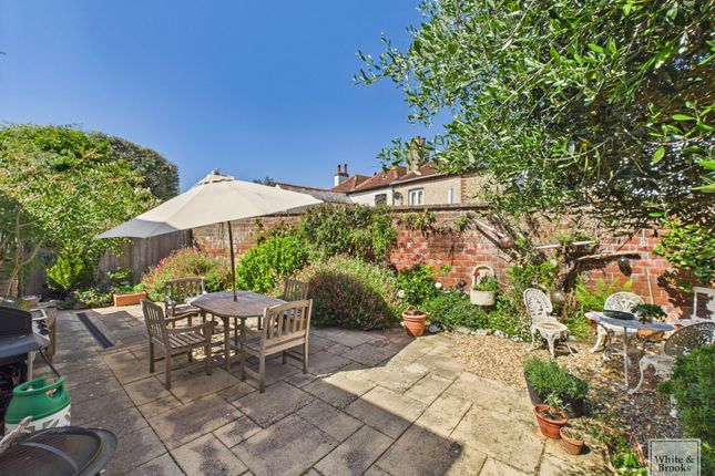 64 Orchard Avenue, Chichester photo 4