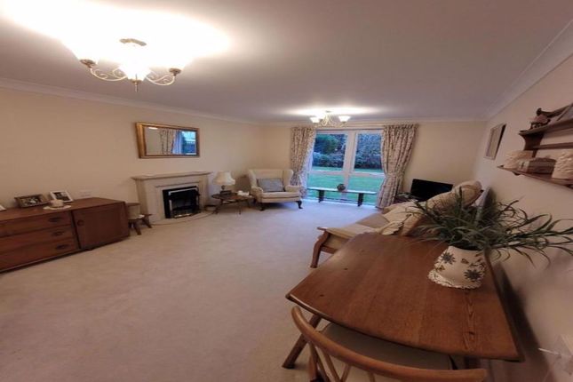 12, Barnes Wallis Court, Byfleet photo 4