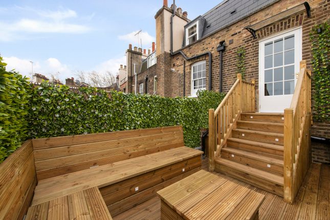 Terraced house to rent in Royal Crescent, Holland Park