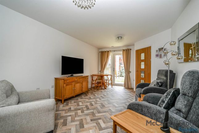 2 Miller Place, High View, Bedford photo 3