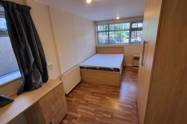 54 Derby Road, Manchester photo 5