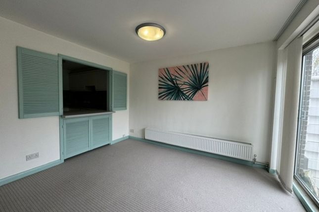 Thumbnail Studio to rent in The Knoll, London