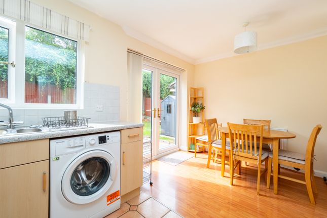 4, Shearwater Road, Sutton photo 4