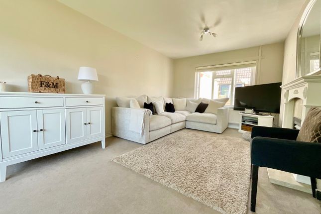 8 Westlea, High Street, Usk photo 2