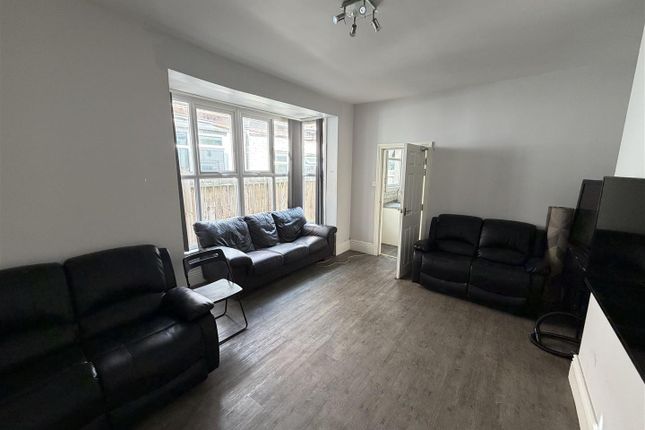 7, Ash Grove, Hull photo 4