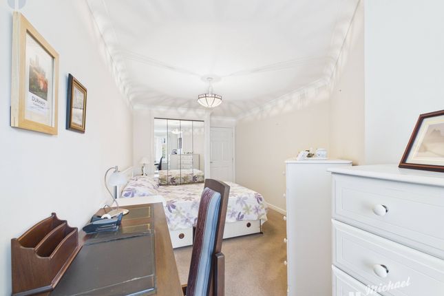24 Pearl Court, Aylesbury photo 3